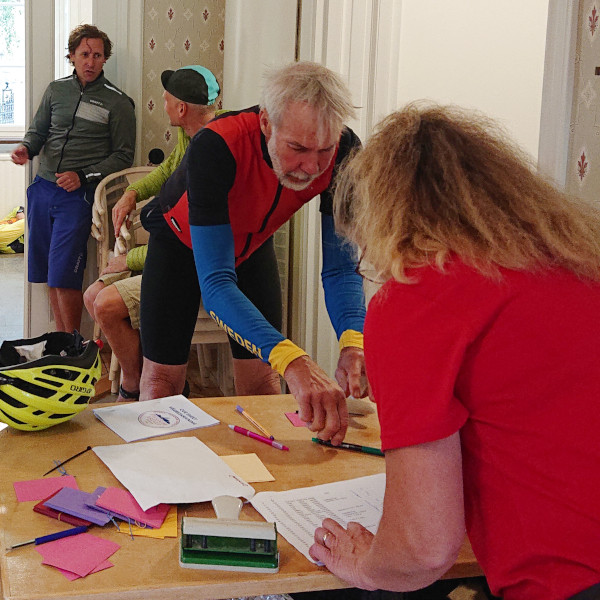 volontärer på kontroll